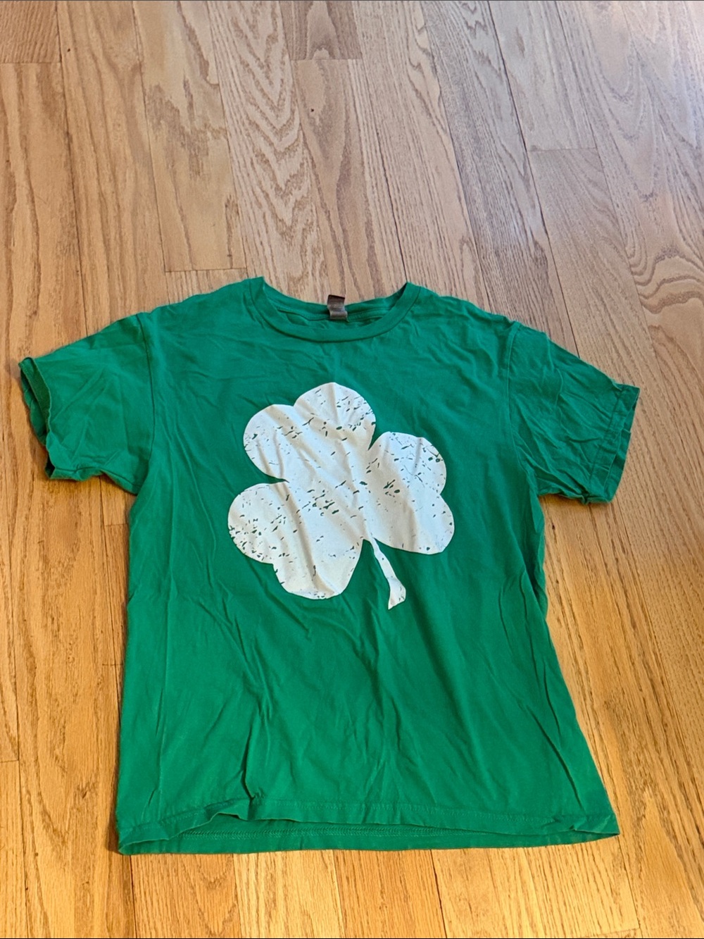 Gildan Kelly Green Short-Sleeve Tee with White Shamrock Print
